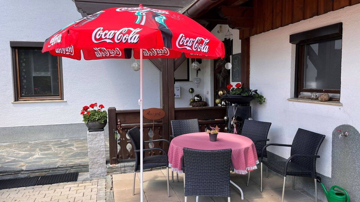 Agsdorf Apartment | Lovely apartment for 4 people with WIFI, TV, patio, pets allowed and parking
