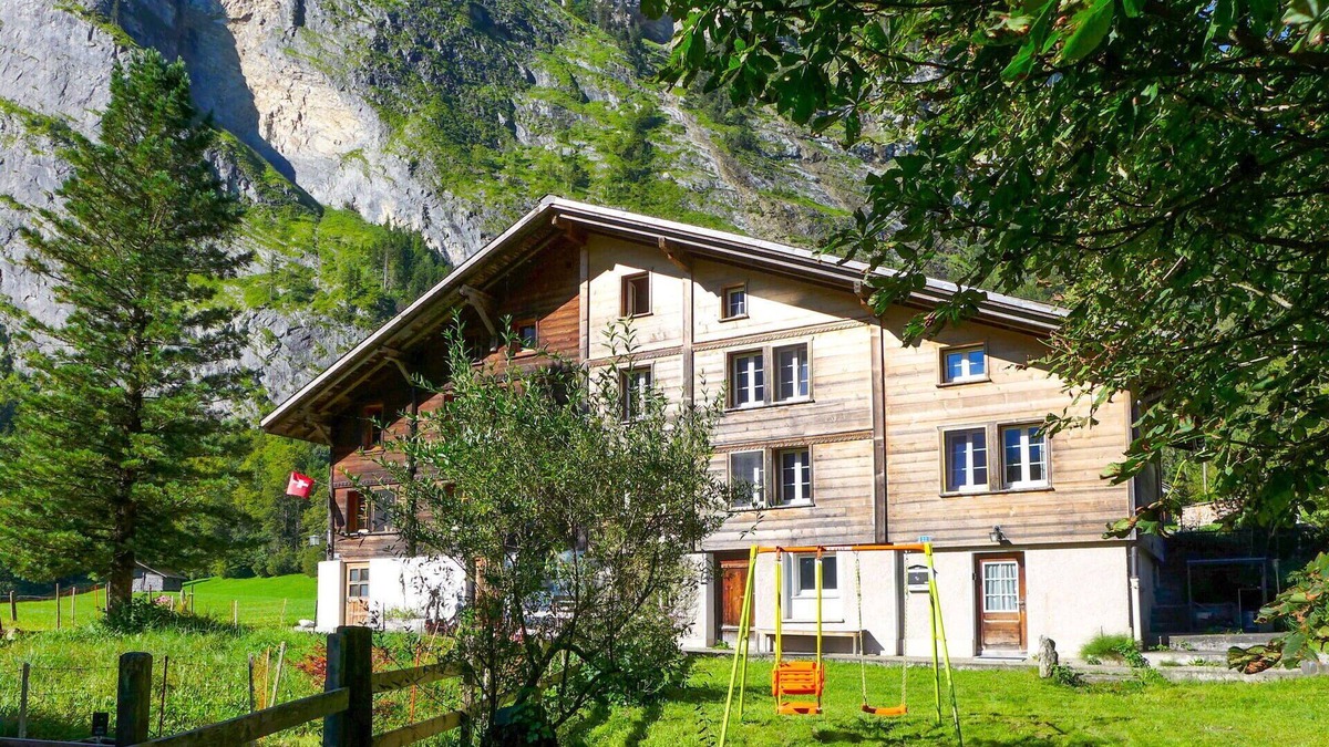 Reichenbach House | Lovely apartment in villa for 12 guests with WIFI, TV, patio, panoramic view and parking