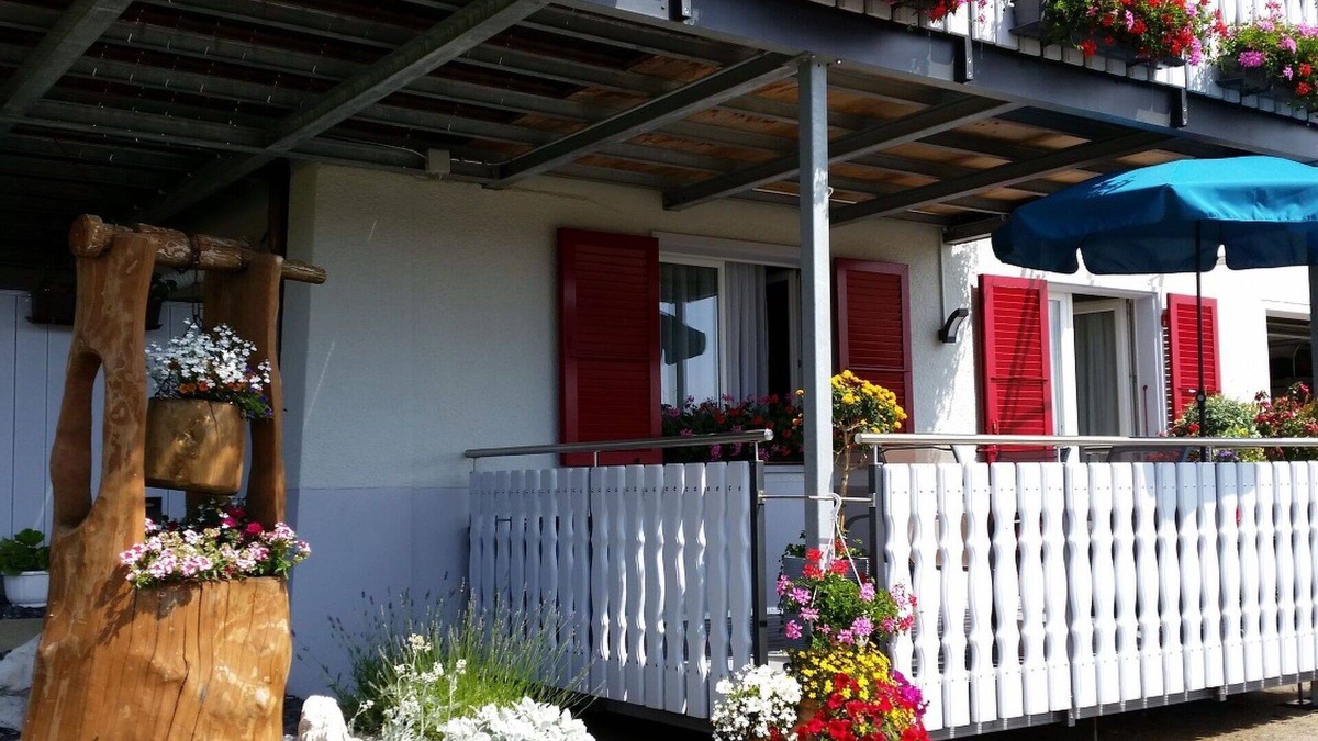 Les Breuleux Apartment | Lovely apartment for 5 guests with WIFI, pool, TV, balcony and parking