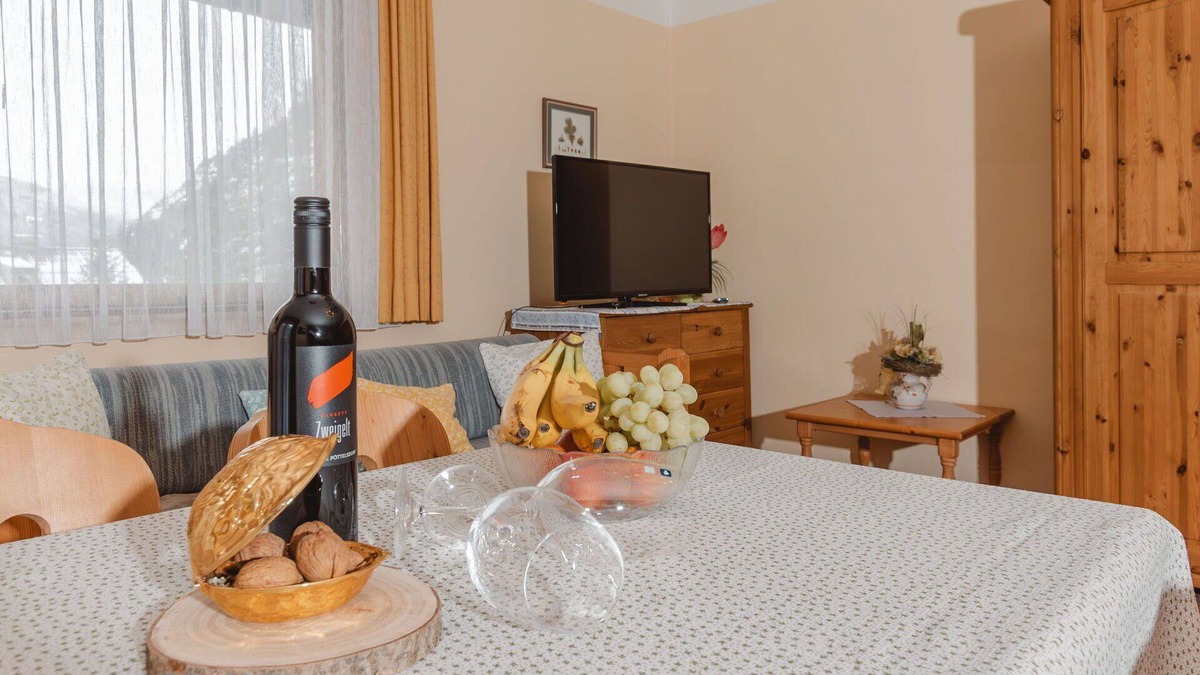 Bad Gastein Apartment | Lovely apartment for 7 guests with WIFI, TV, balcony and pets allowed