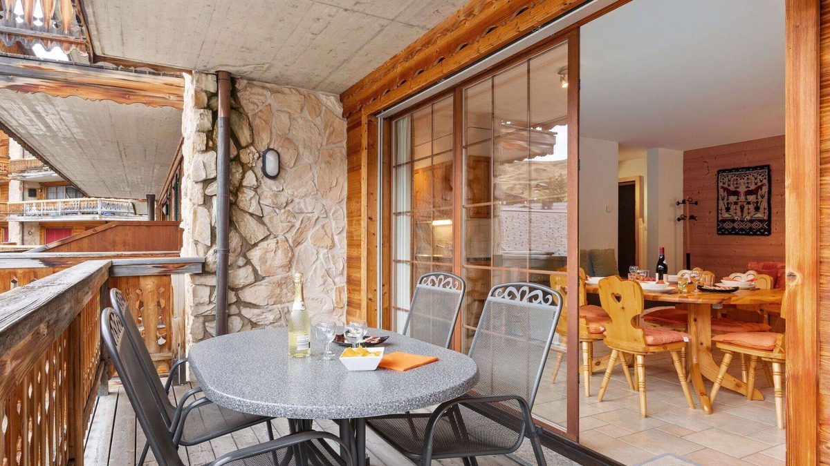 Val d'Illiez Apartment | Lovely apartment for 4 guests with WIFI, TV, balcony and pets allowed