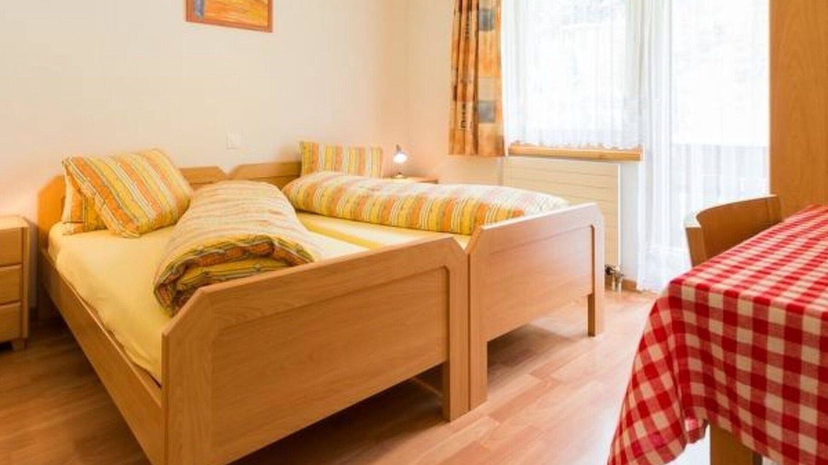 Saas-Fee Apartment | Lovely apartment for 5 people with WIFI, TV, balcony and pets allowed