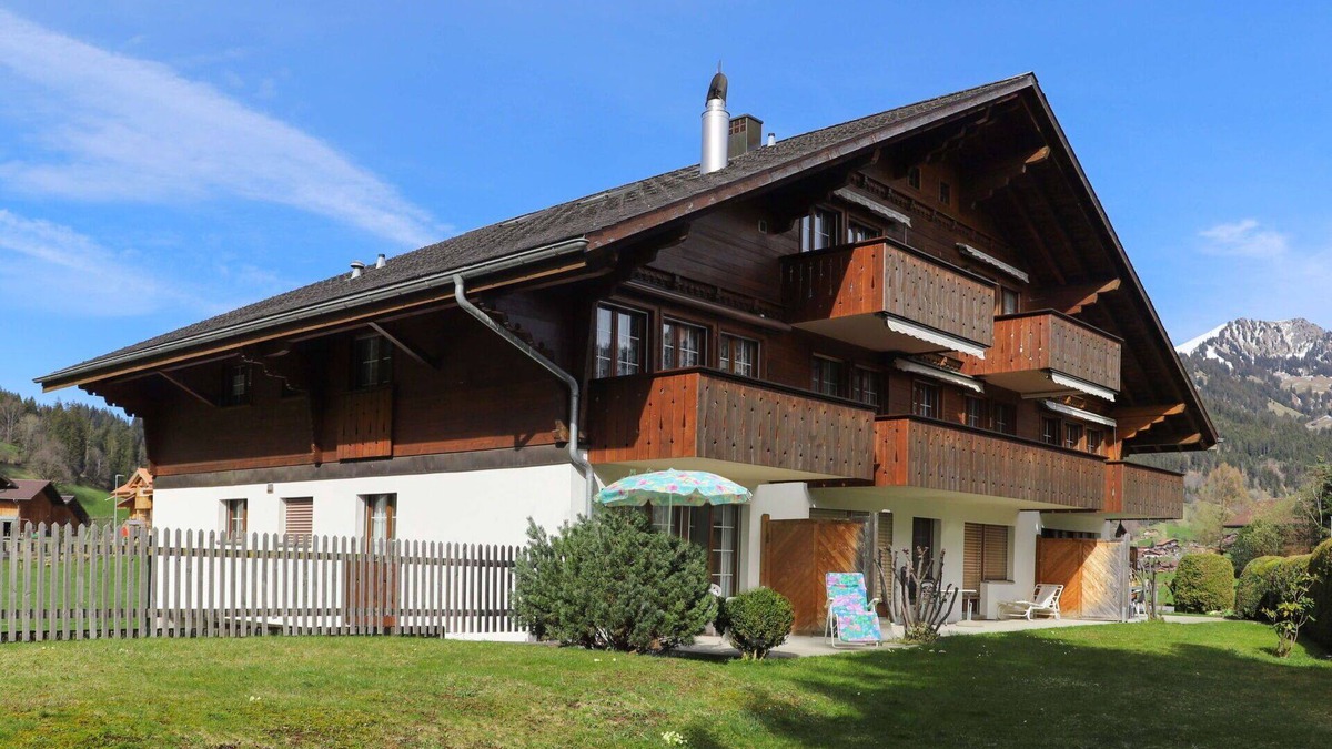 Zweisimmen Apartment | Lovely apartment for 4 people with WIFI, TV and terrace