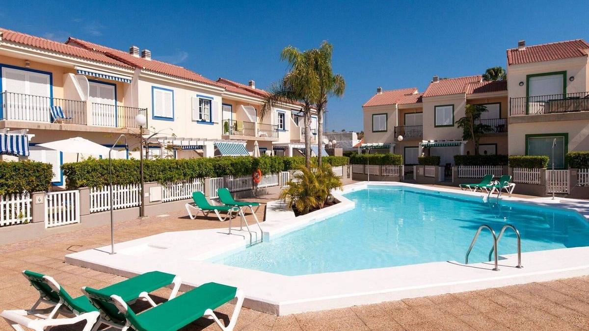Pasito Blanco Apartment | Lovely apartment for 4 people with A/C, pool, WIFI, TV and patio