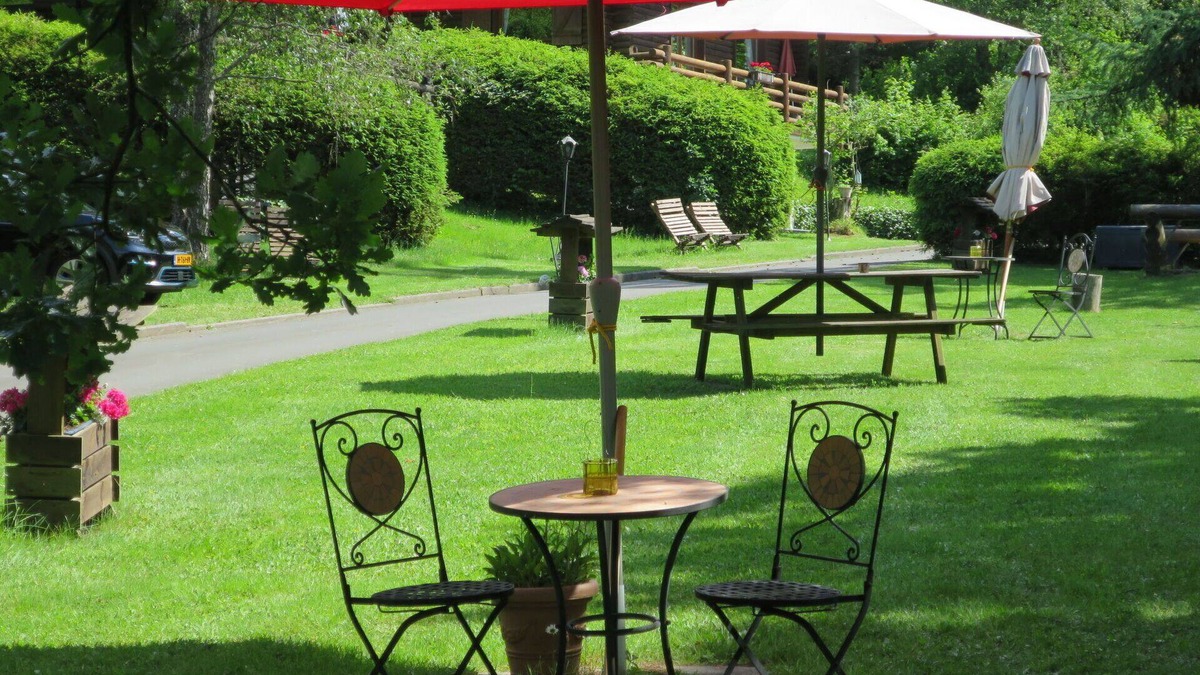 Schoenecken Apartment | Lovely apartment for 2 guests with WIFI, TV, patio and pets allowed