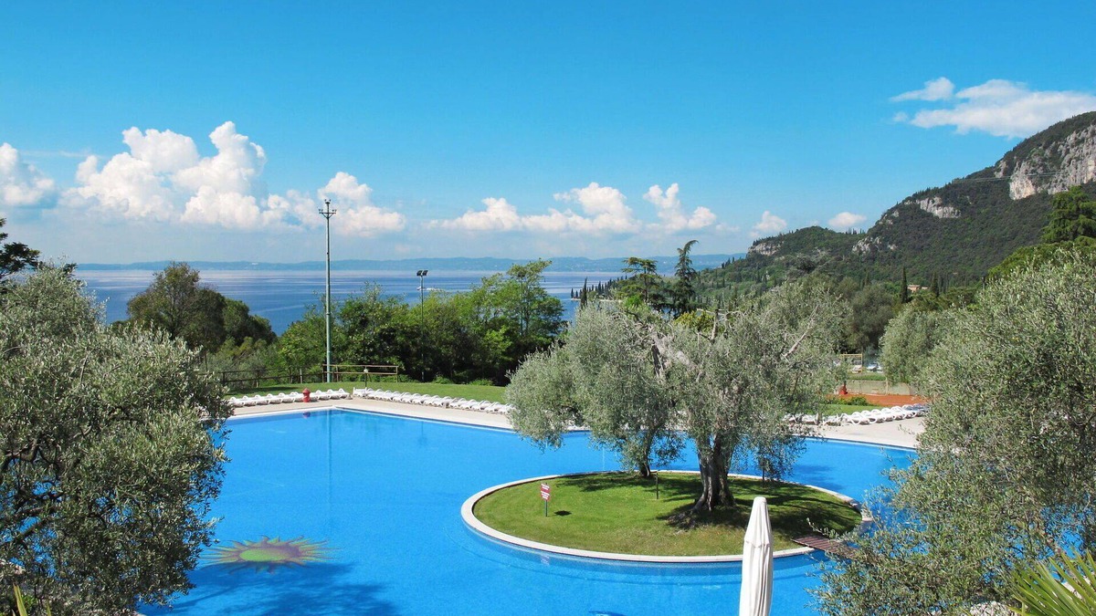 Corno Apartment | Lovely apartment for 3 guests with pool, WIFI, A/C, TV and patio