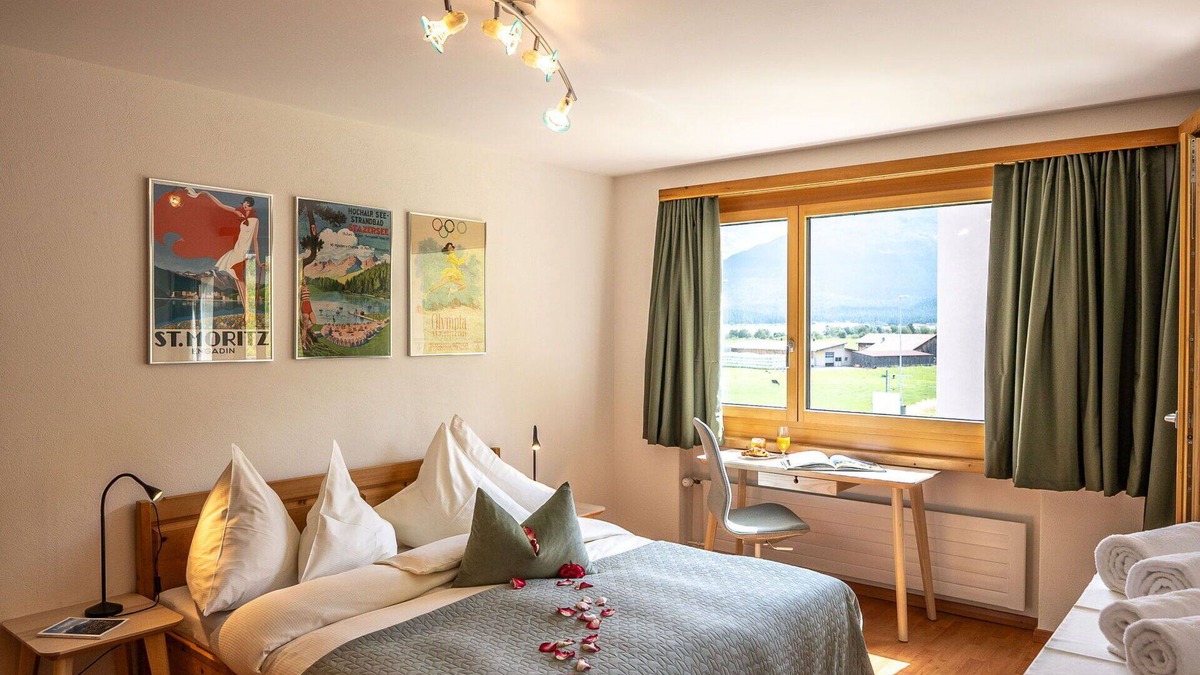 Samedan Apartment | Lovely apartment for 3 people with WIFI, TV, terrace, pets allowed and panoramic view