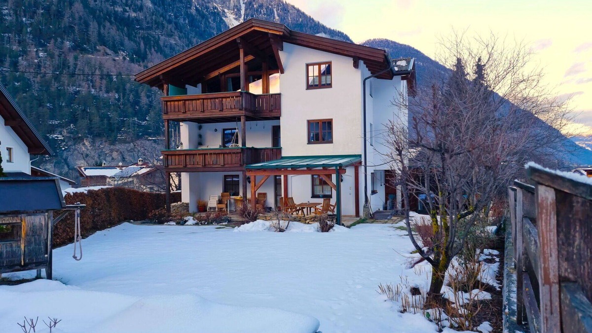 Pfunds Apartment | Lovely apartment for 4 guests with WIFI, TV, terrace and panoramic view