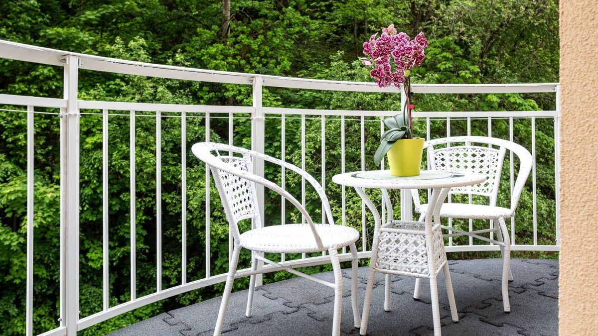 Jachymov Apartment | Lovely apartment for 4 guests with WIFI, TV, balcony and pets allowed
