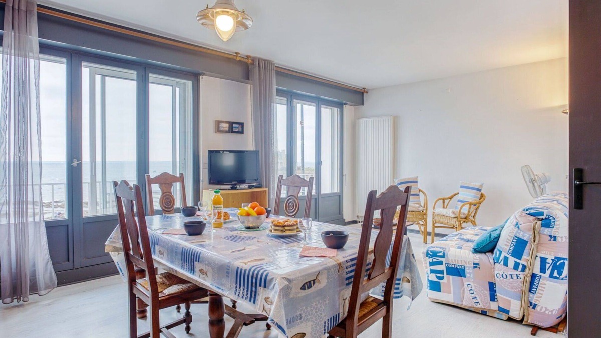 Morbihan Apartment | Lovely apartment for 4 guests with WIFI, TV, balcony and pets allowed