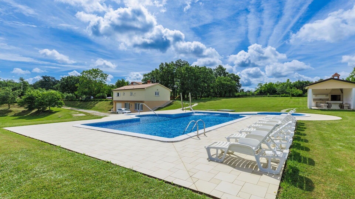 Debeljuhi Apartment | Lovely apartment for 4 guests with pool, A/C, WIFI, TV, terrace and parking