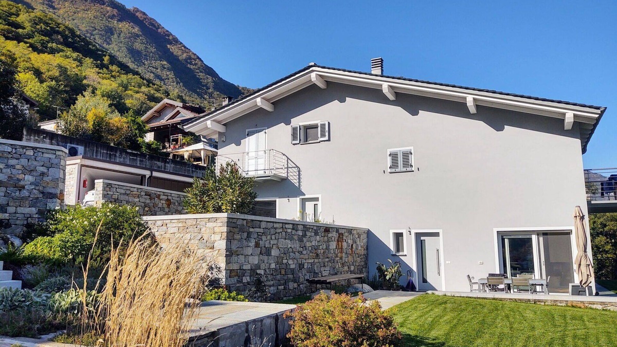 Samolaco Apartment | Lovely apartment for 4 guests with A/C, WIFI, TV and patio