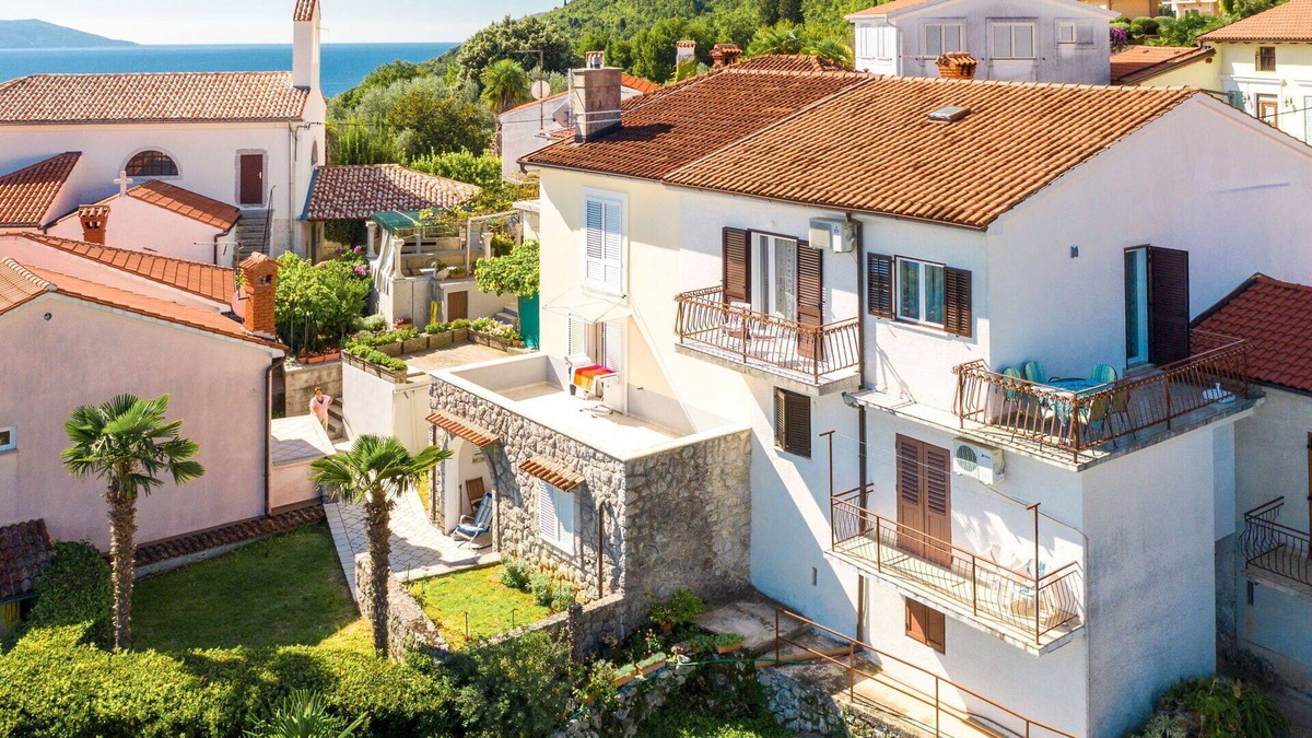 Donji Kraj Apartment | Lovely apartment for 4 people with WIFI, A/C, TV, terrace and pets allowed
