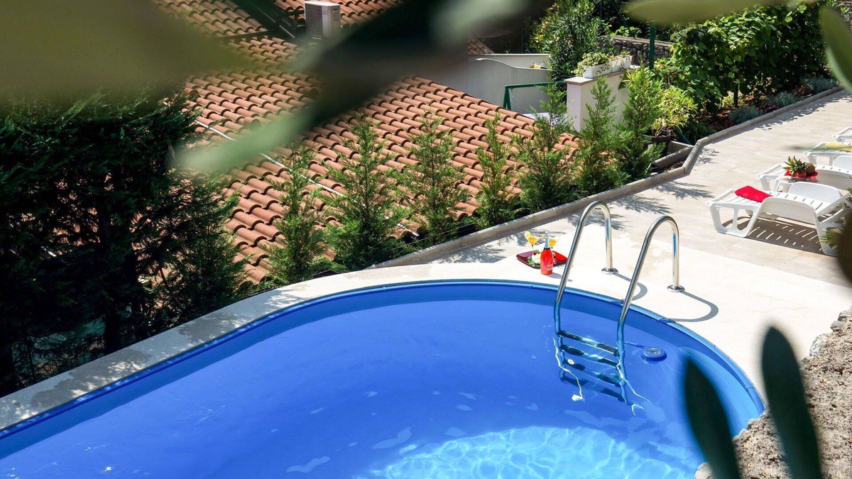 Medveja Apartment | Lovely apartment for 4 people with A/C, pool, WIFI and terrace