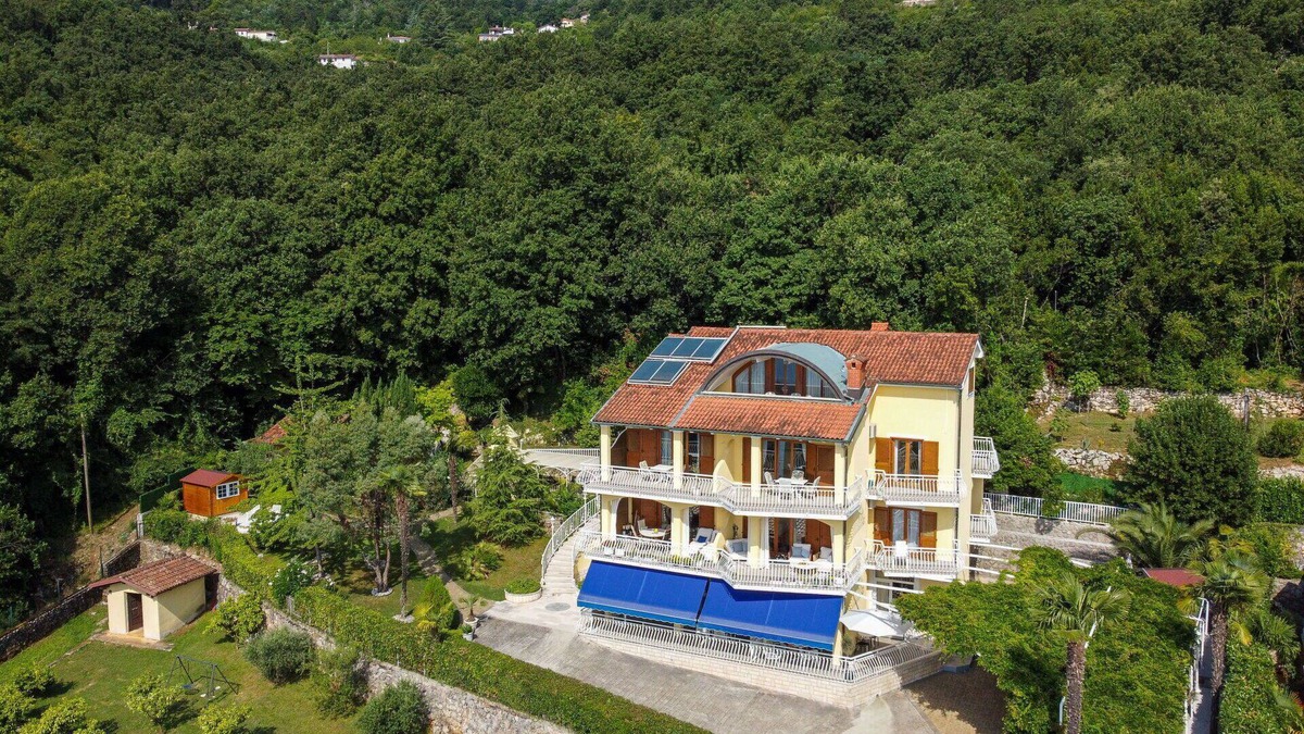 Tulisevica Apartment | Lovely apartment for 4 people with WIFI, A/C, TV, terrace and parking