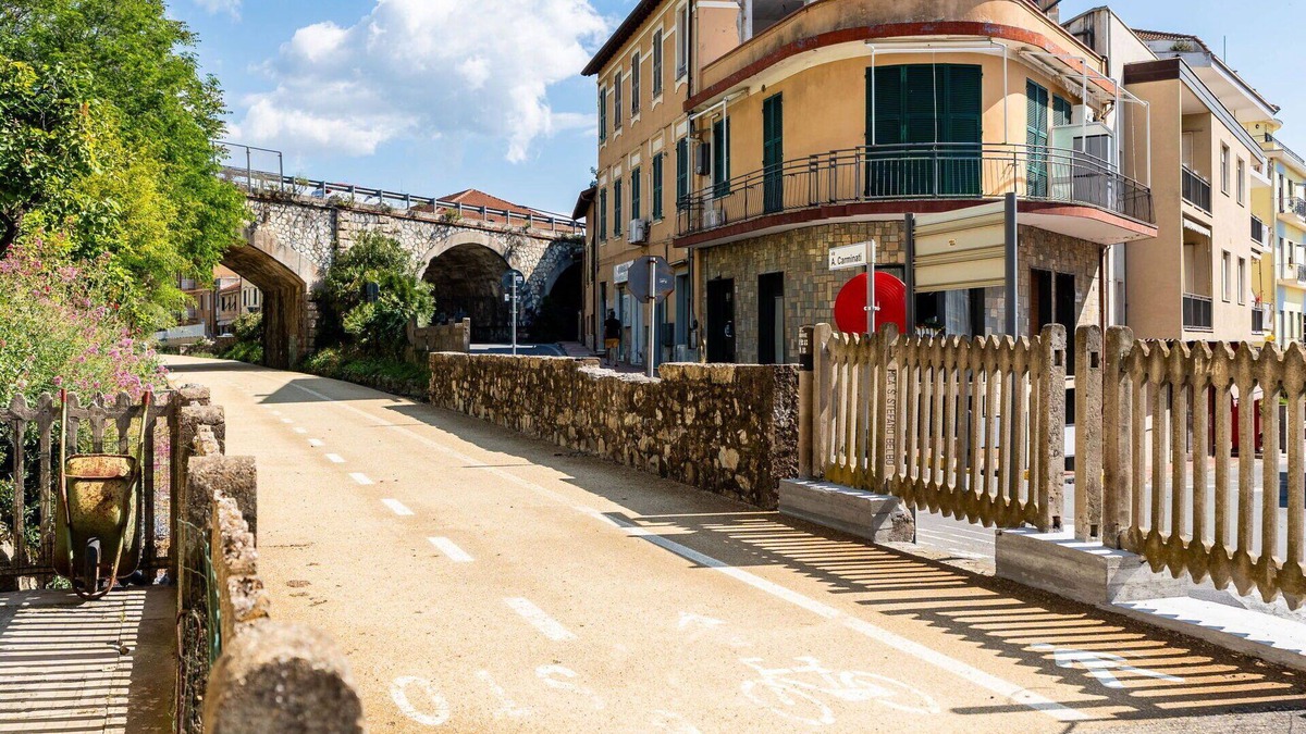 Marina di Andora Apartment | Lovely apartment for 4 guests with WIFI, A/C, TV, balcony and pets allowed