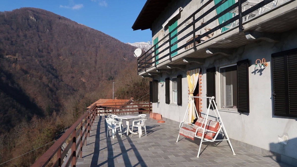 Aurano Apartment | Lovely apartment for 4 guests with TV, terrace and pets allowed