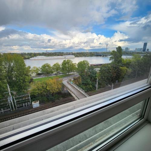 Brigittenau Apartment | Lovely Apartment for 4 on the Danube River - Private Parking