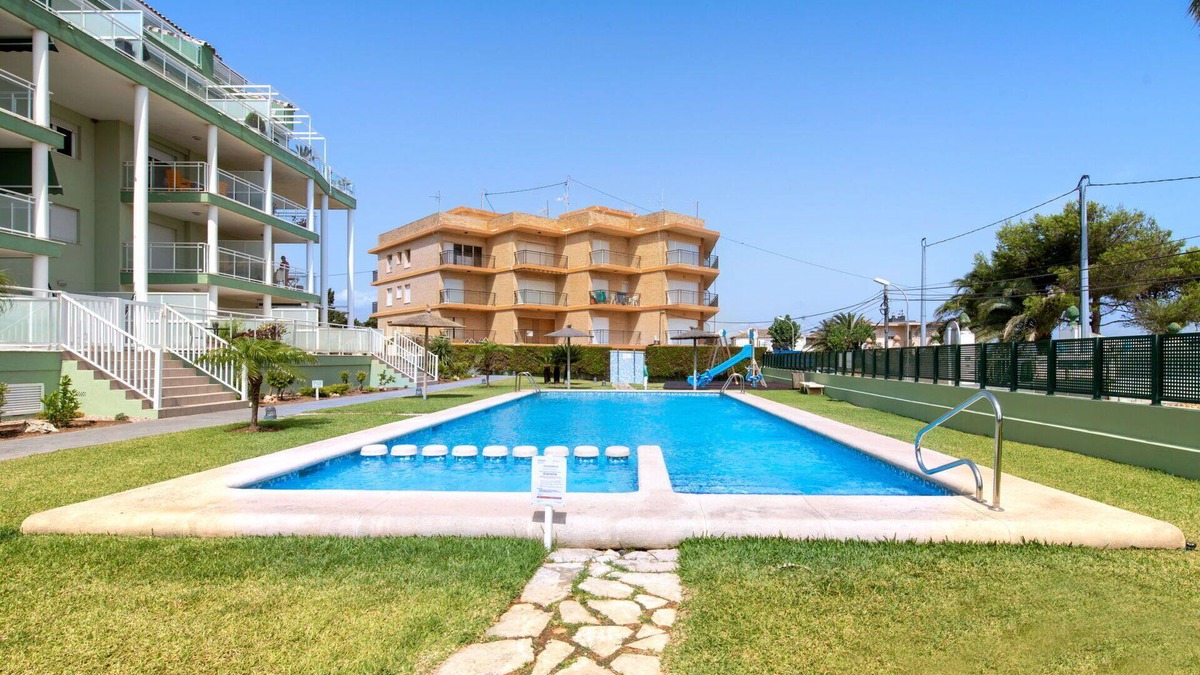 Les Deveses Apartment | Lovely apartment for 4 people with WIFI, A/C, pool, TV and terrace
