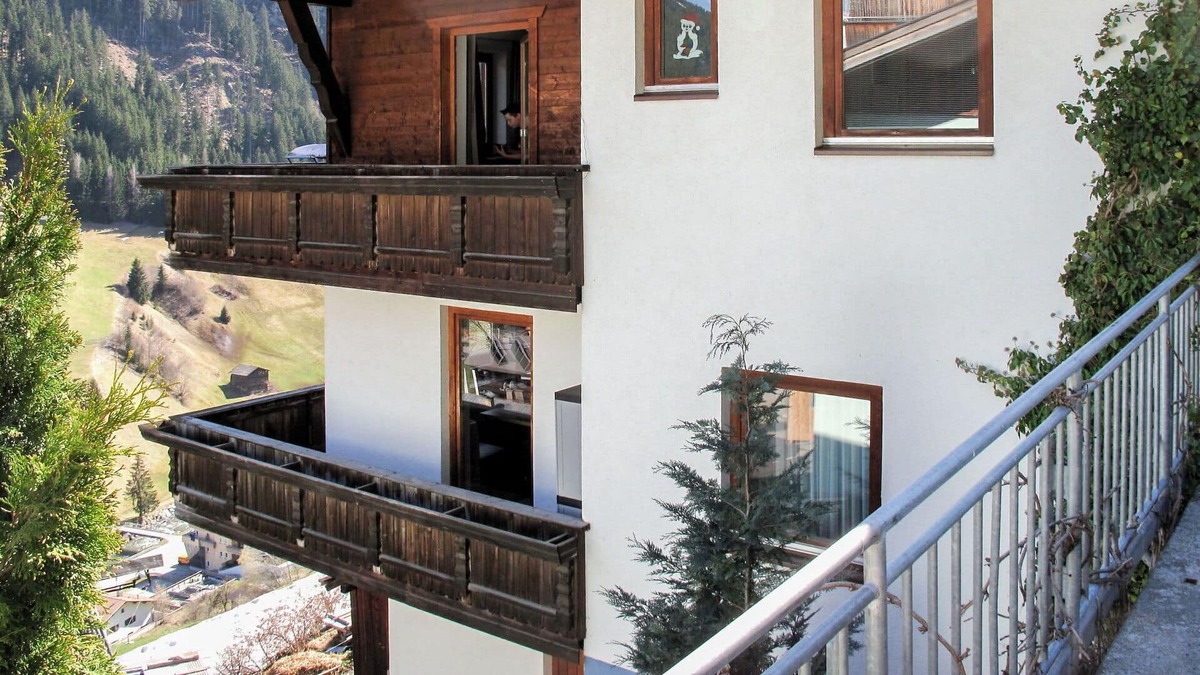 Kappl Apartment | Lovely apartment for 5 guests with WIFI, TV, balcony, pets allowed and parking
