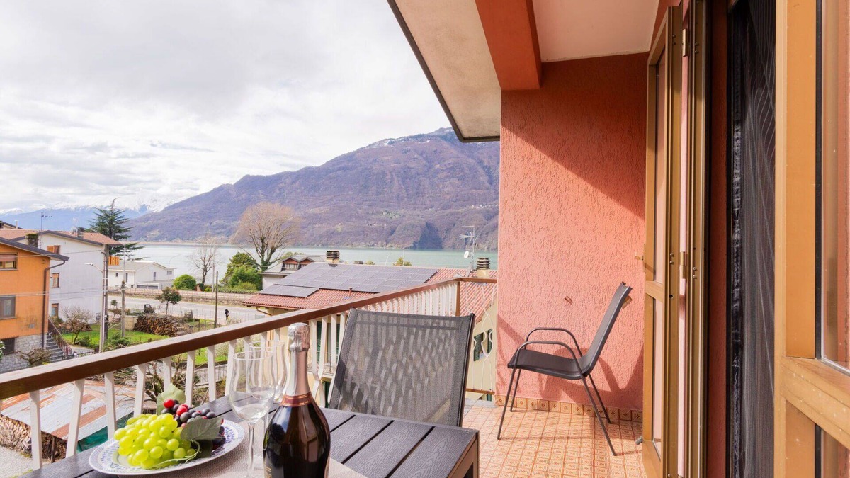 Verceia Apartment | Lovely apartment for 5 people with WIFI, TV, balcony and pets allowed