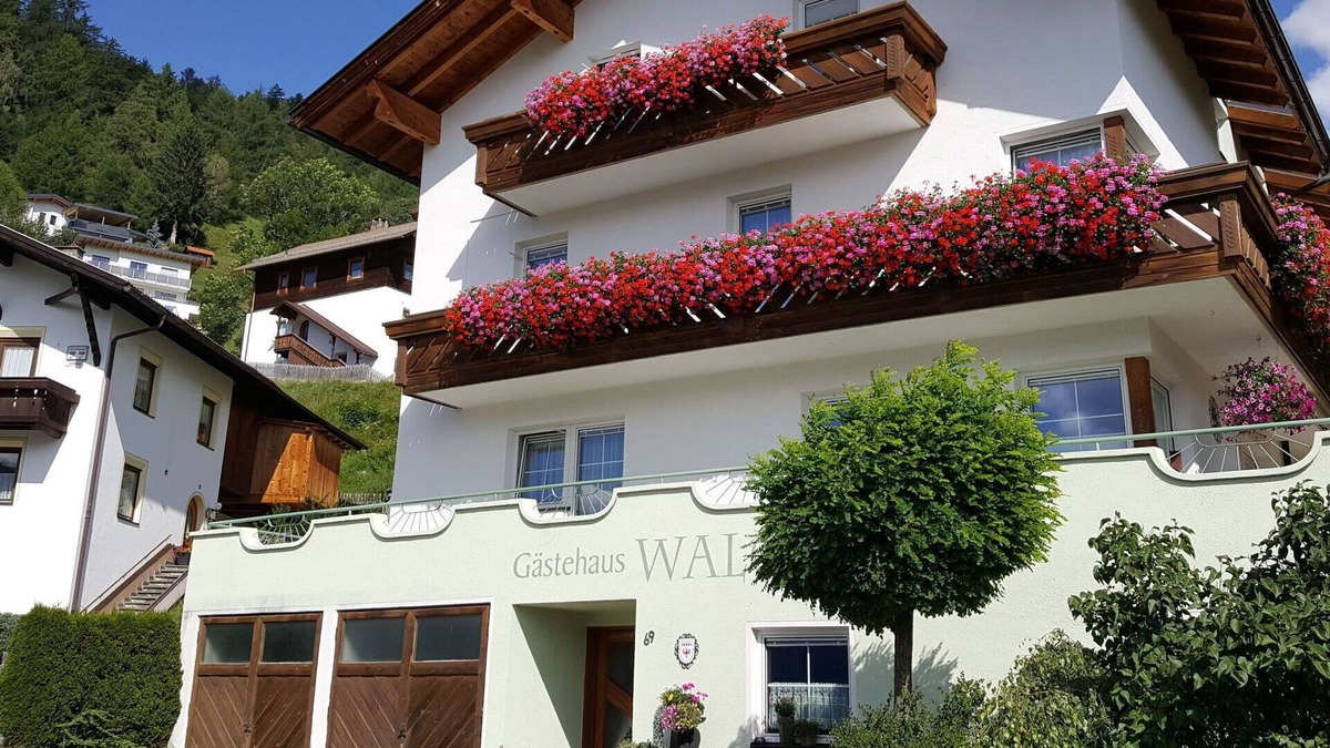 Fendels Apartment | Lovely apartment for 6 guests with WIFI, TV, terrace, pets allowed and parking