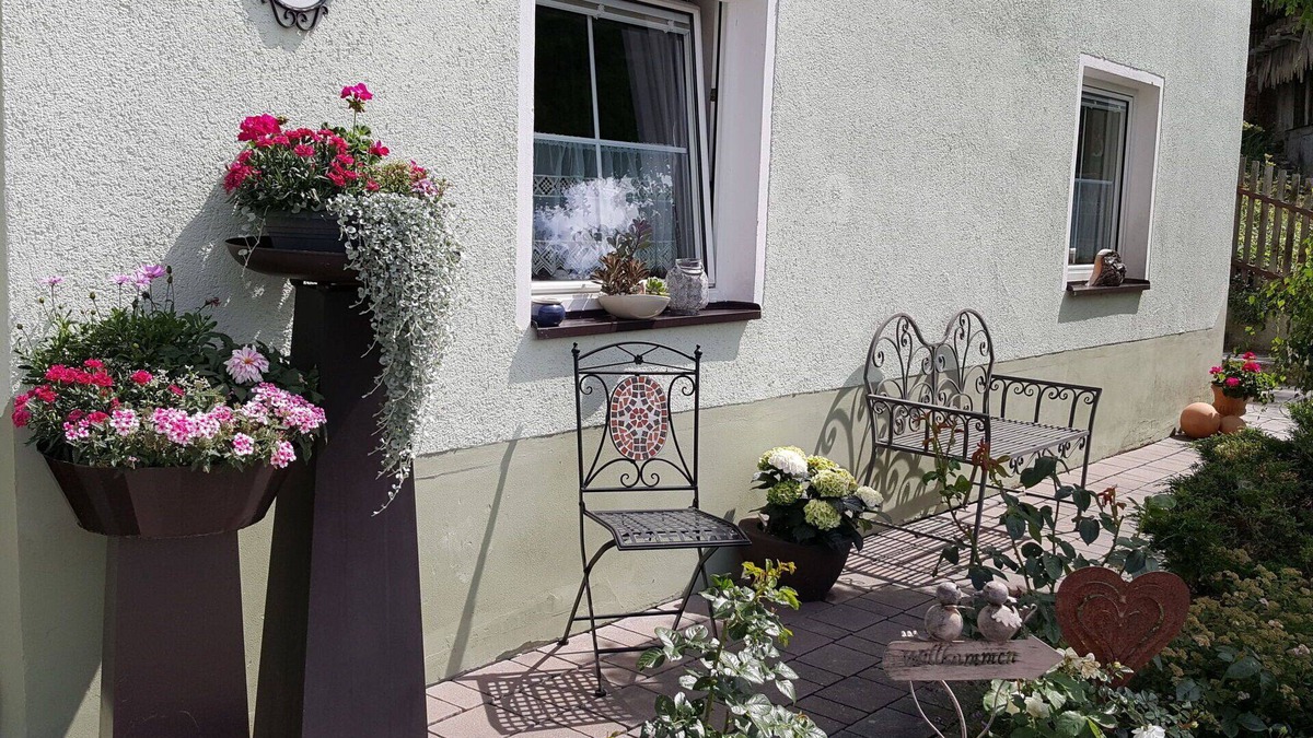 Fendels Apartment | Lovely apartment for 6 guests with WIFI, TV, terrace and pets allowed