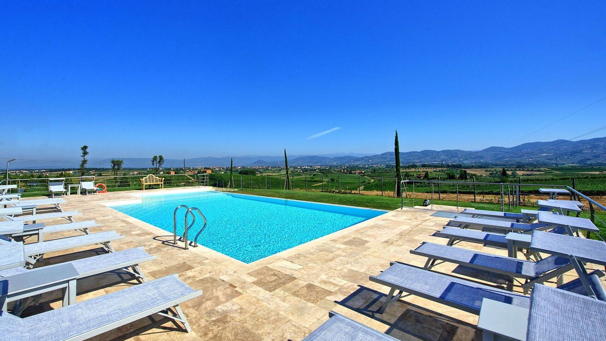 Vinci Apartment | Lovely apartment for 6 people with WIFI, A/C, pool, TV and panoramic view