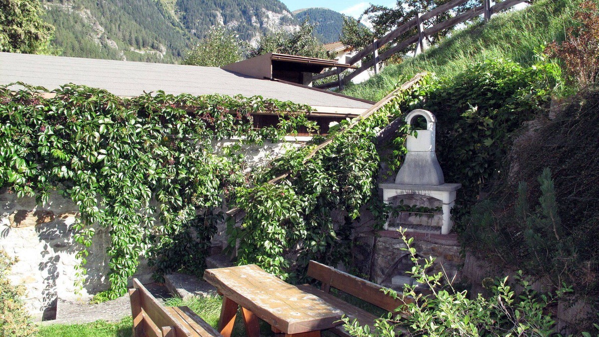 Pfunds Apartment | Lovely apartment for 8 guests with WIFI, TV, balcony and pets allowed