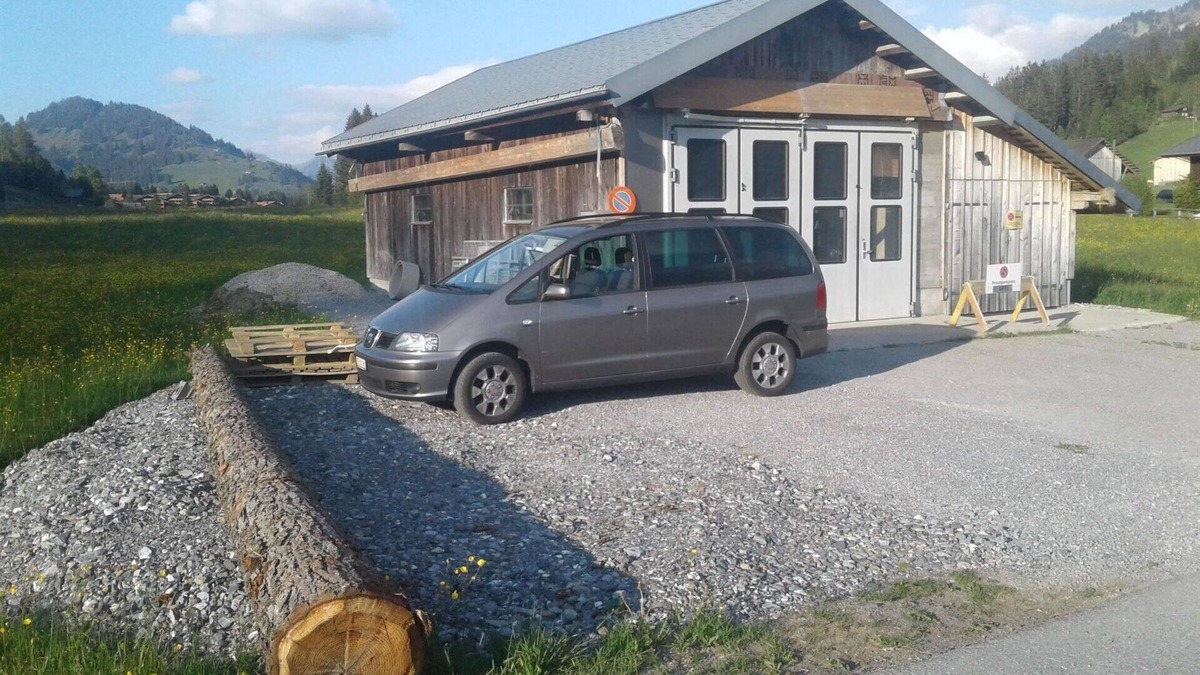 Schoenried Apartment | Lovely apartment for 9 guests with WIFI, TV, balcony and pets allowed