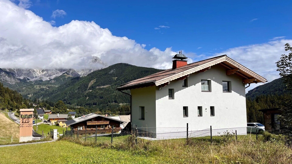 Filzmoos Apartment | Lovely apartment for 5 people with WIFI, TV, balcony and pets allowed