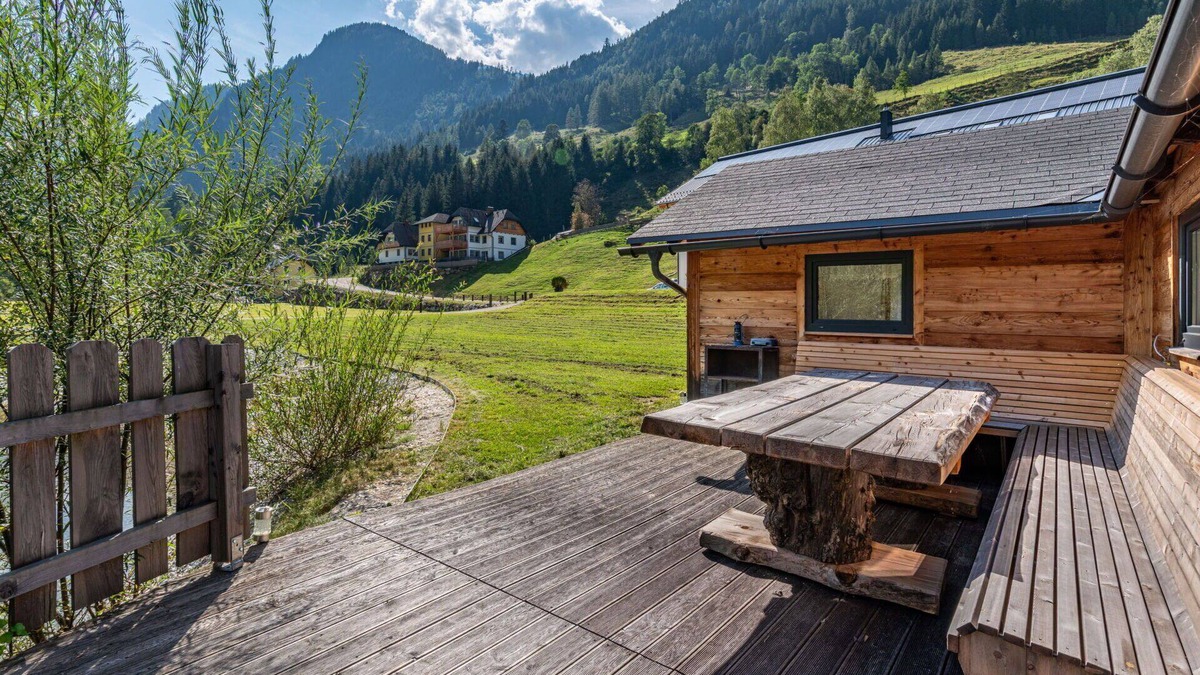 Solk Apartment | Lovely apartment for 4 people with hot tub, WIFI, TV, patio and parking