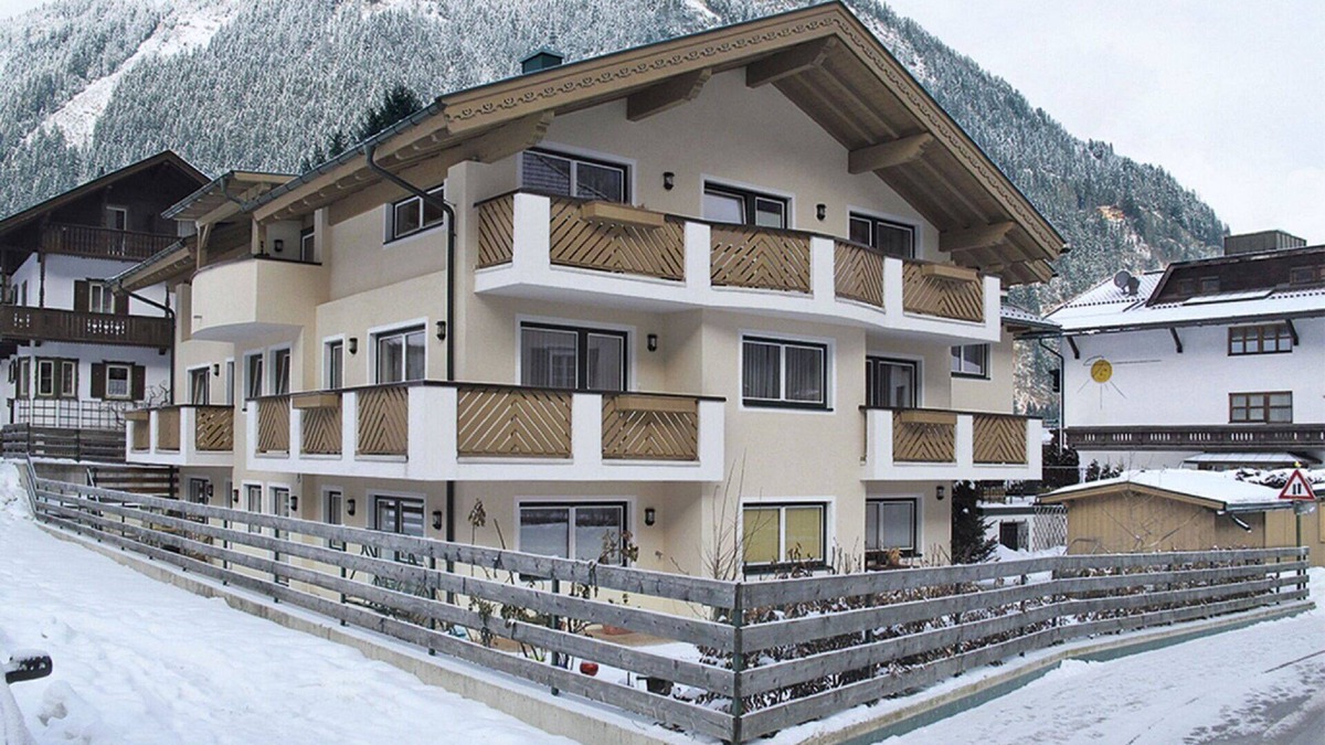 Mayrhofen Apartment | Lovely apartment for 2 people with WIFI, terrace and pets allowed