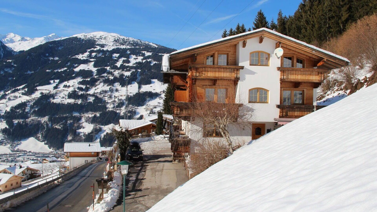 Gerlosbergeben Apartment | Lovely apartment for 6 people with WIFI, TV, pets allowed and parking