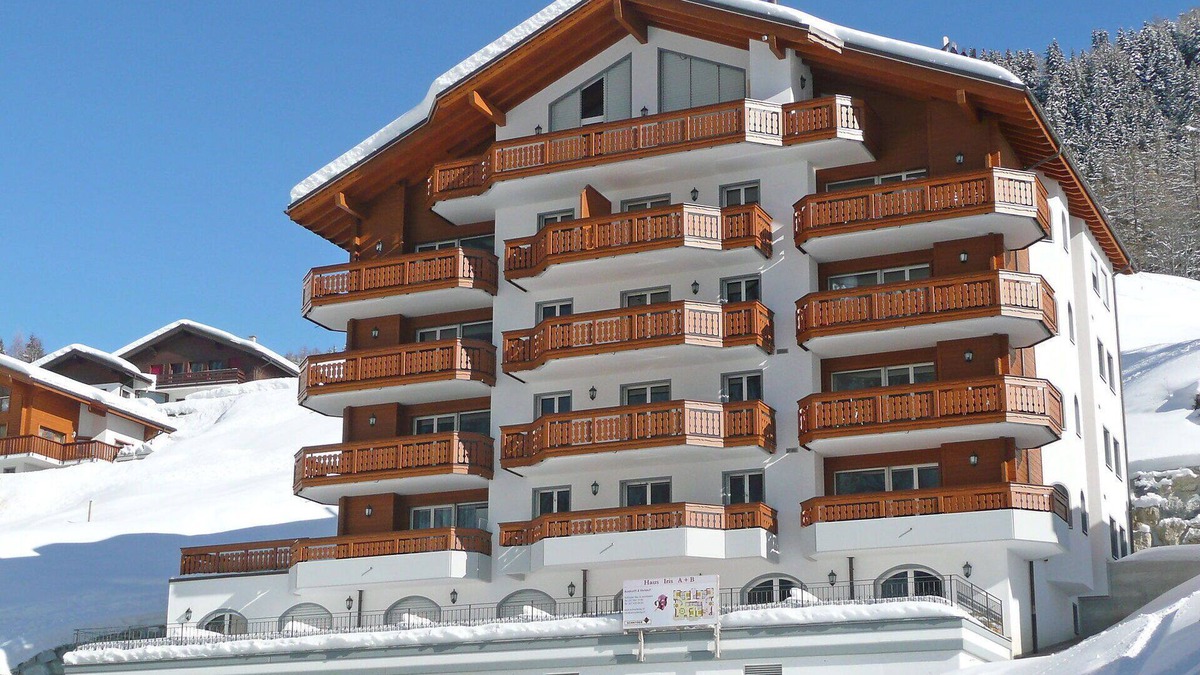 Leukerbad Apartment | Lovely apartment for 4 guests with WIFI, hot tub, TV and balcony