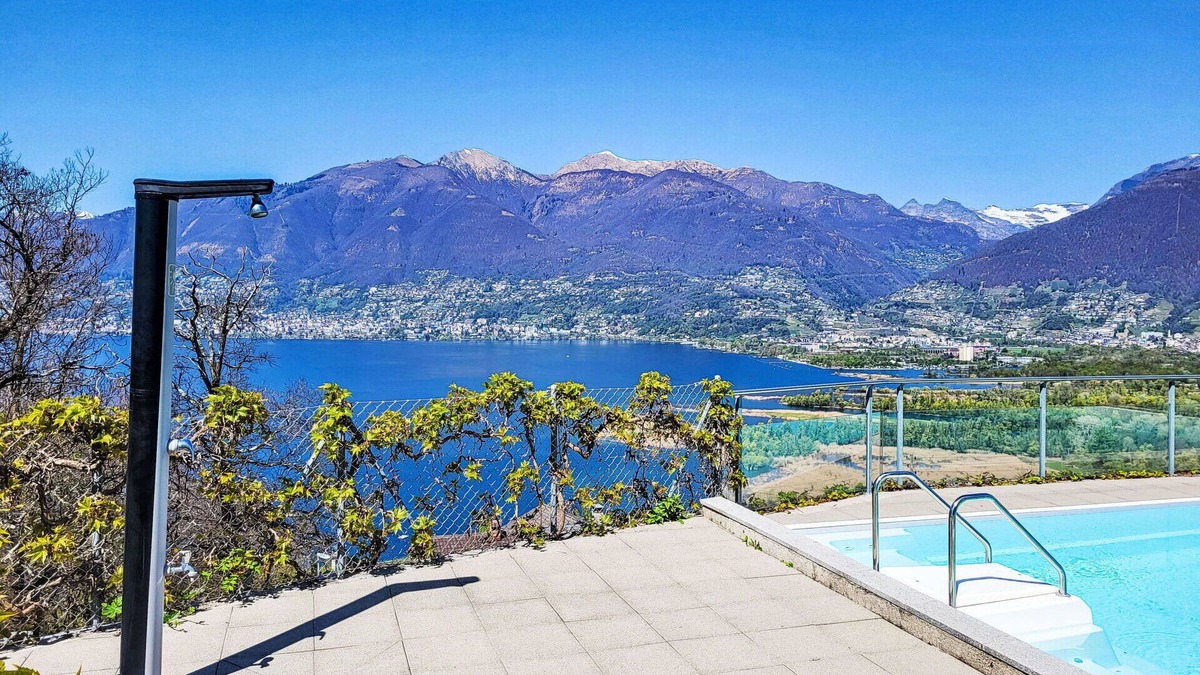 Magadino Apartment | Lovely apartment for 5 guests with pool, WIFI, TV, terrace and parking