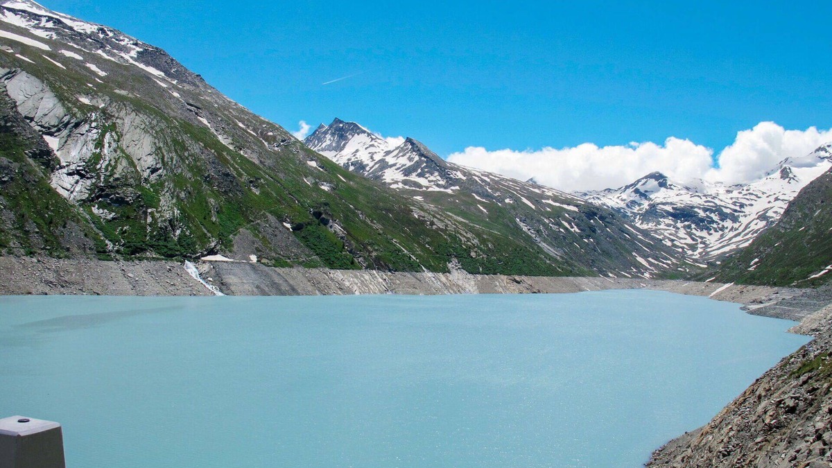 Saas-Fee Apartment | Lovely apartment for 10 guests with WIFI, TV, balcony and pets allowed