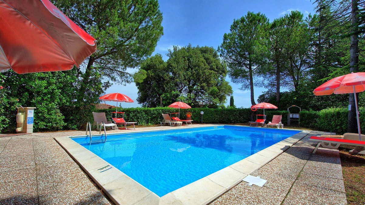Montaione Apartment | Lovely apartment for 6 people with WIFI, pool, veranda and panoramic view, close to San Gimignano