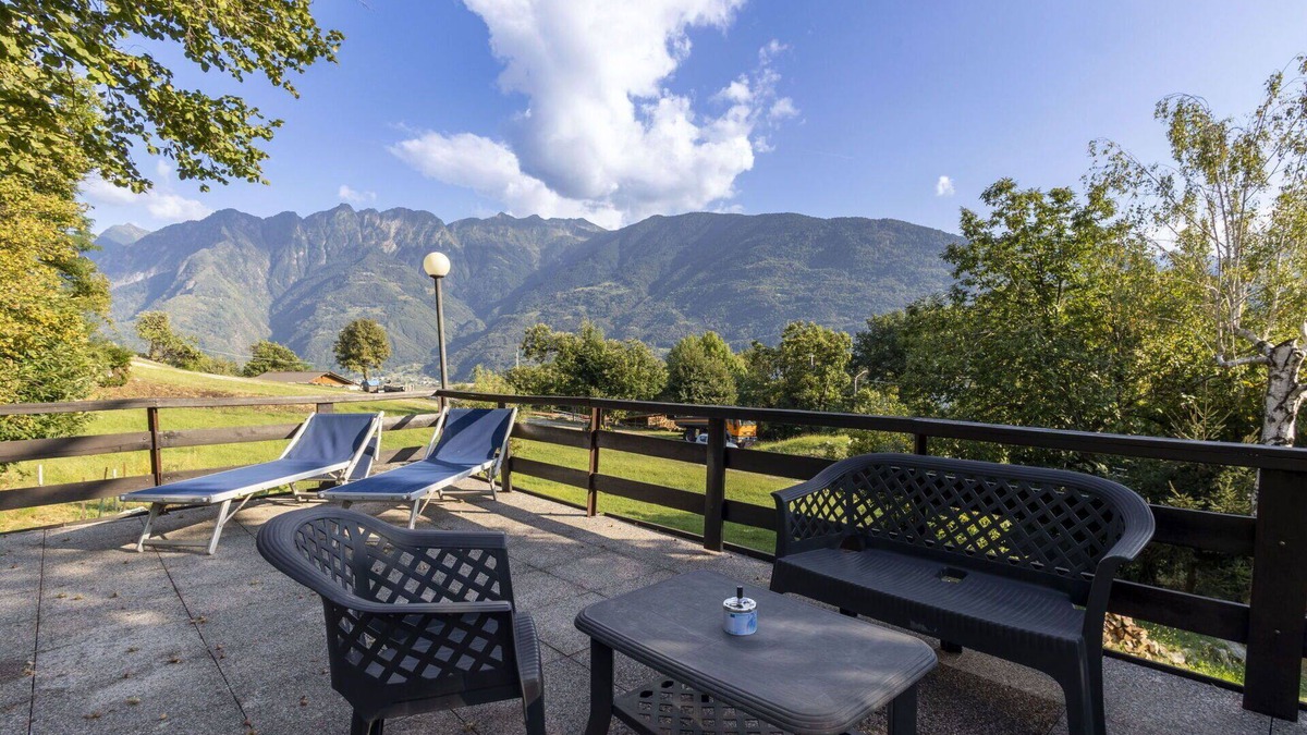 Morbegno Apartment | Lovely apartment for 4 guests with WIFI, terrace, pets allowed and parking