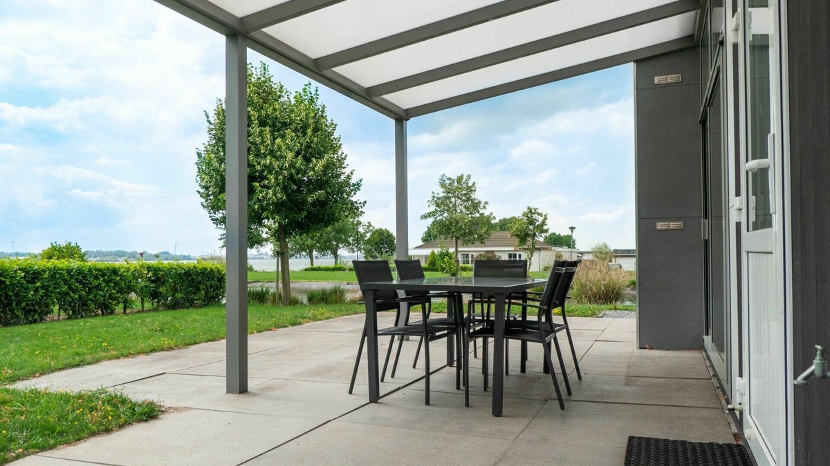 Dordtse Biesbosch Apartment | Lovely apartment for 4 guests with WIFI, TV, terrace and parking