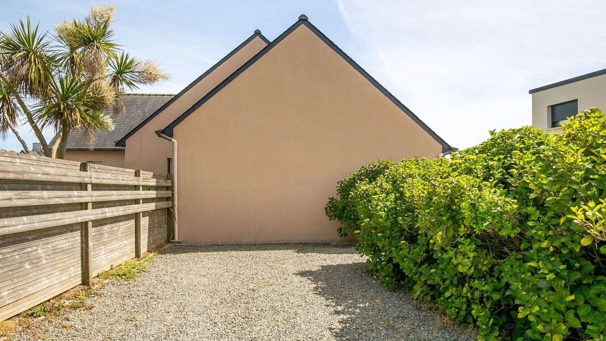 Plougonvelin Apartment | Lovely apartment for 2 people with WIFI, TV, patio, pets allowed, panoramic view and parking