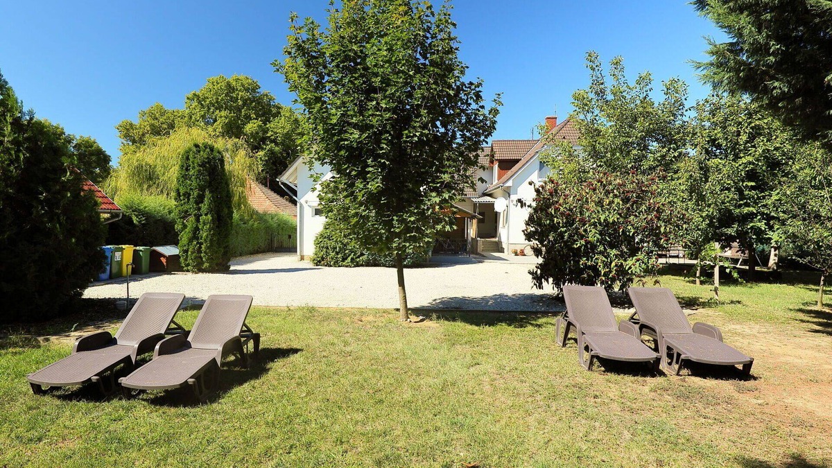 Balatonszemes Apartment | Lovely apartment for 15 people with A/C, WIFI, TV, patio and pets allowed