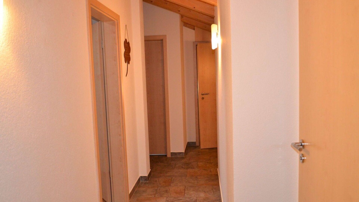 Sankt Anton am Arlberg Villa | Lovely apartment in villa for 5 guests with WIFI, TV, balcony and pets allowed