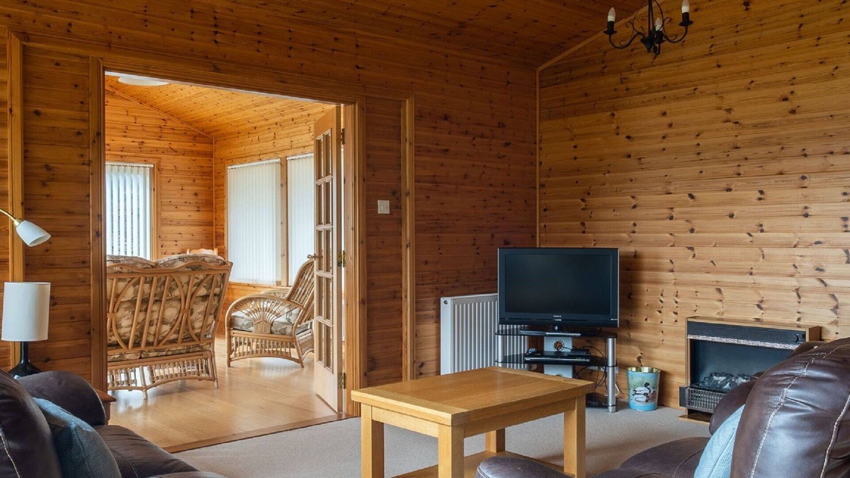 Drumnadrochit House | Lovely apartment in villa for 6 guests with WIFI, TV, patio and panoramic view