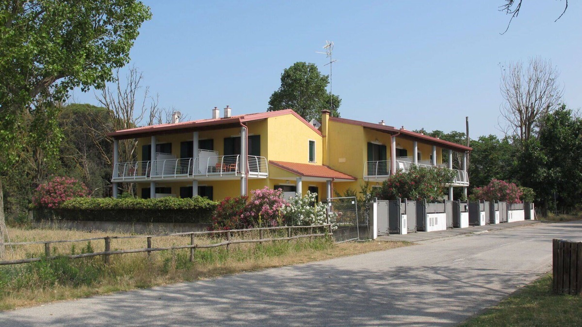 Lido di Volano House | Lovely apartment in villa for 4 guests with A/C, WIFI, TV, terrace and parking