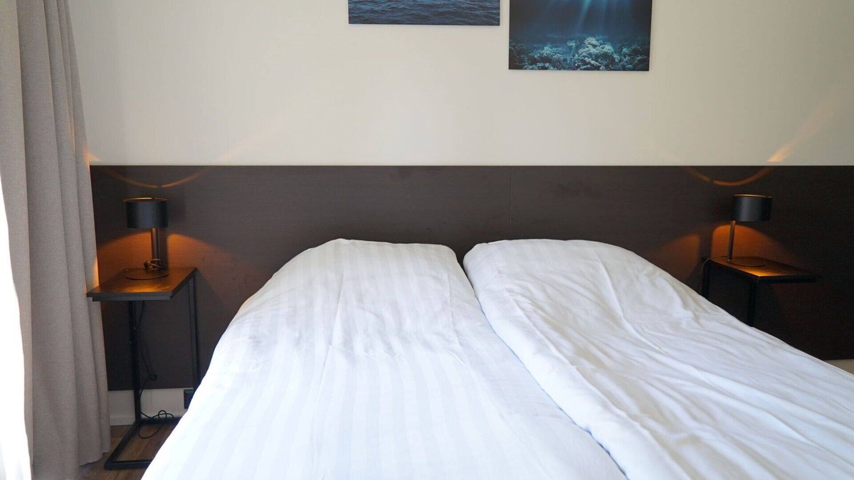 Vleteren House | Lovely apartment in villa for 6 guests with WIFI, TV and terrace