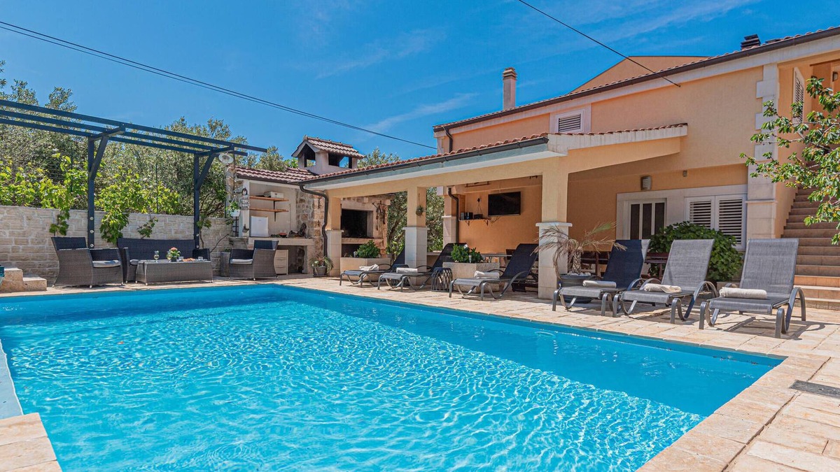 Brodarica Apartment | Lovely apartment in Sibenik with sauna