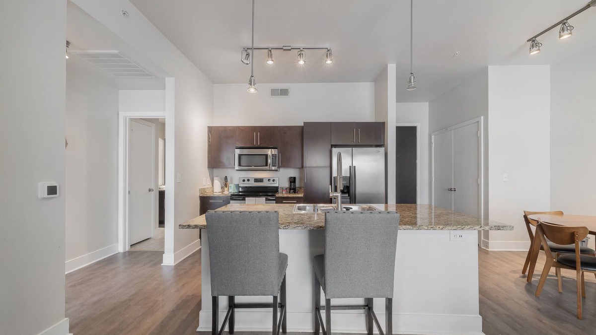 Oak Lawn Apartment | Lovely Apartment in Uptown hub