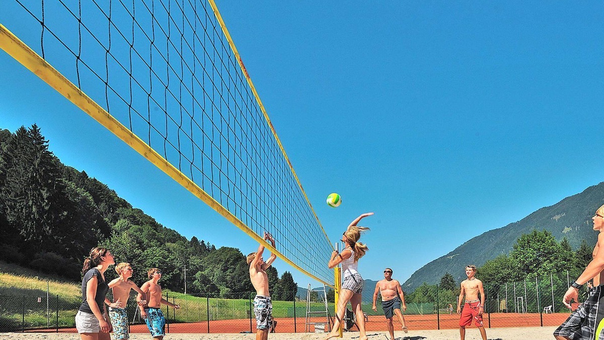 Bodensdorf House | Lovely apartment in villa for 8 guests with WIFI, TV, terrace and parking