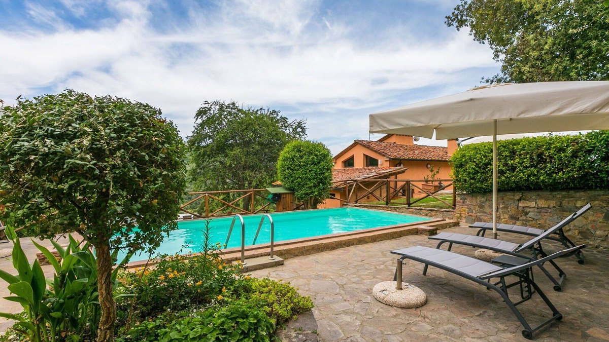 Castagneto Carducci Villa | Lovely apartment in villa for 4 people with WIFI, A/C, pool, TV, patio and pets allowed